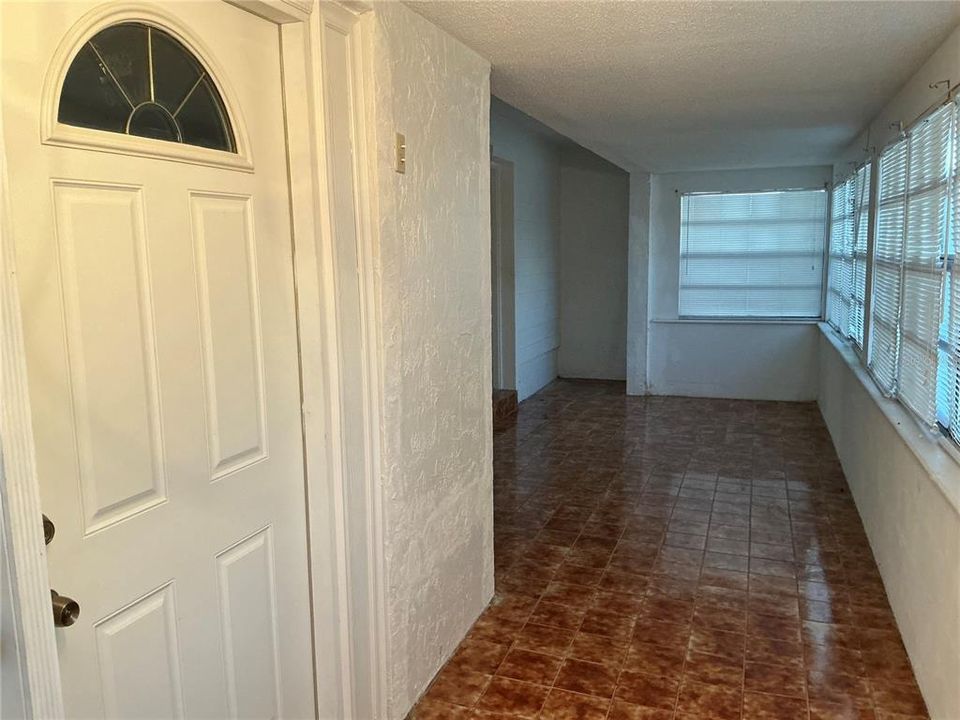 For Sale: $335,000 (2 beds, 1 baths, 1469 Square Feet)