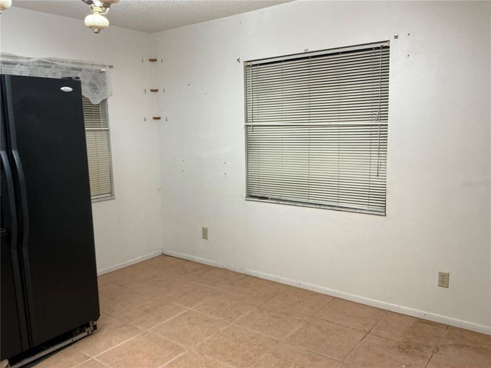 For Sale: $335,000 (2 beds, 1 baths, 1469 Square Feet)