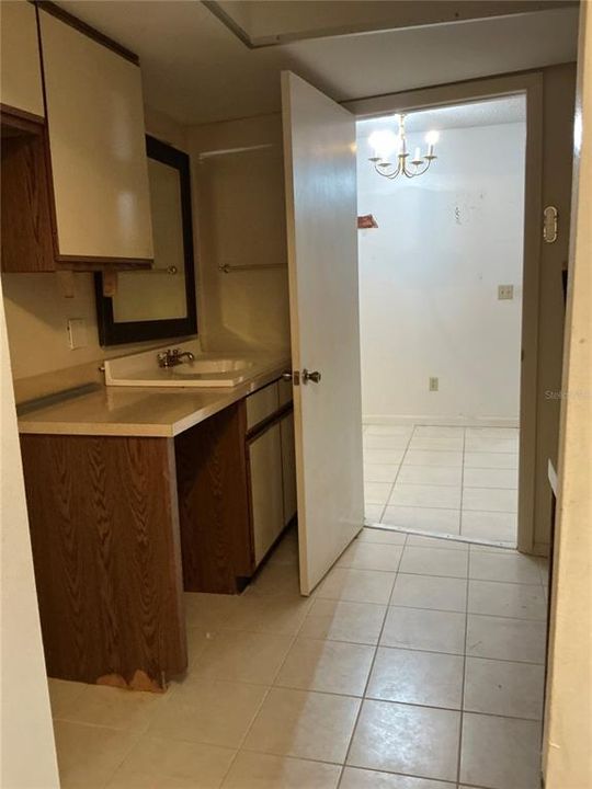 For Sale: $335,000 (2 beds, 1 baths, 1469 Square Feet)