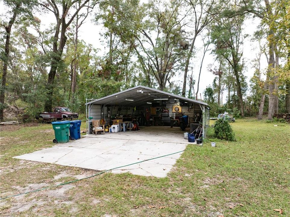 worksop/carport with electric