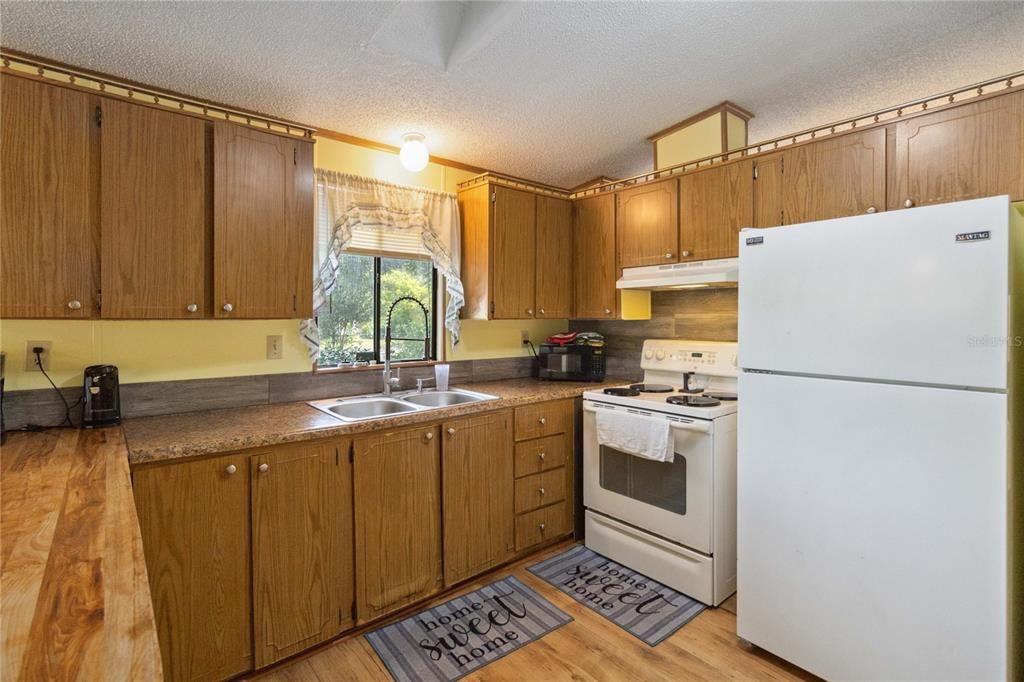 For Sale: $165,500 (3 beds, 2 baths, 1636 Square Feet)