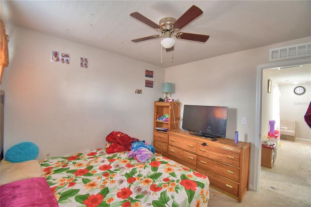 For Sale: $300,000 (4 beds, 2 baths, 1957 Square Feet)