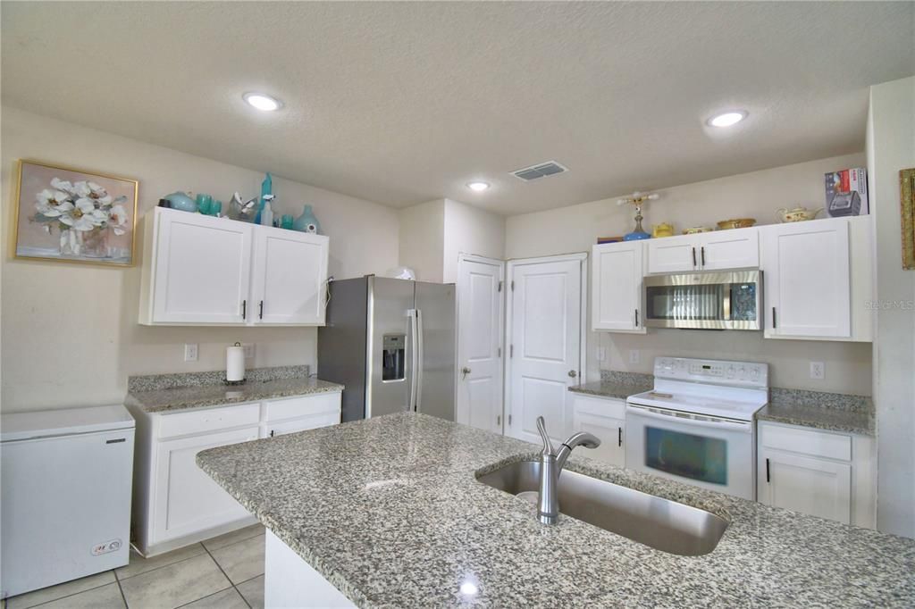 For Sale: $300,000 (4 beds, 2 baths, 1957 Square Feet)