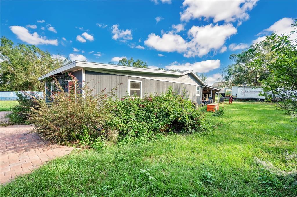 For Sale: $1,000,000 (5 beds, 3 baths, 4553 Square Feet)