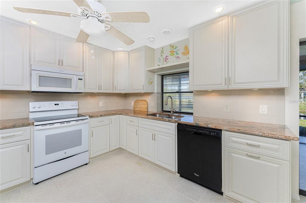 The kitchen has plenty of space for prepping, cooking and storage.