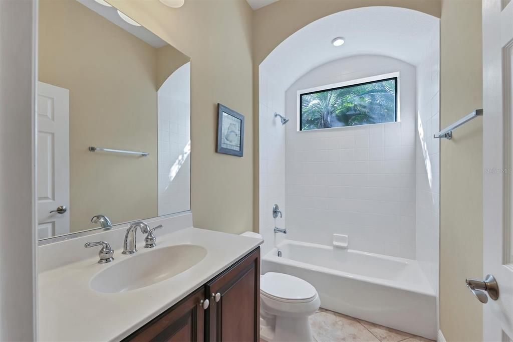 For Sale: $644,900 (2 beds, 2 baths, 1907 Square Feet)