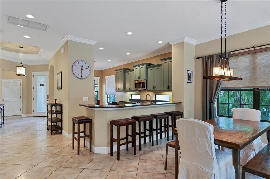 For Sale: $644,900 (2 beds, 2 baths, 1907 Square Feet)