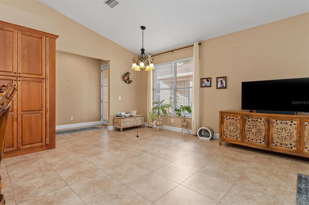 For Sale: $375,000 (3 beds, 2 baths, 1705 Square Feet)