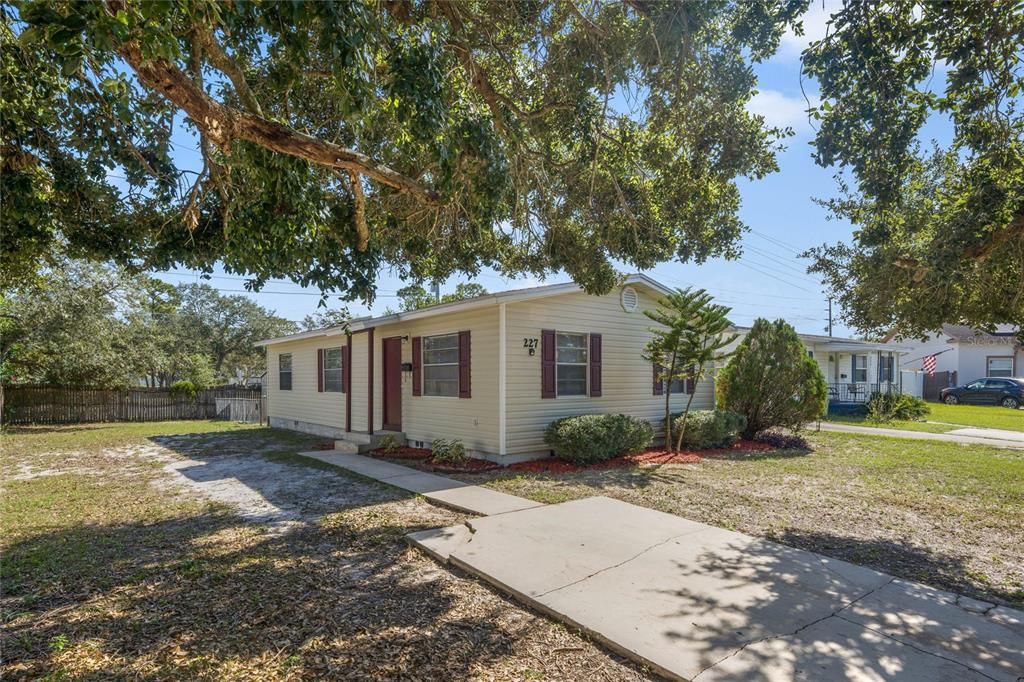 Adorable Curb Appeal!