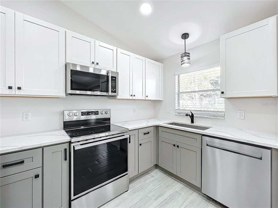 For Sale: $355,000 (2 beds, 2 baths, 1147 Square Feet)