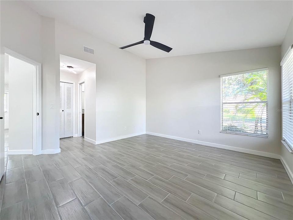 For Sale: $355,000 (2 beds, 2 baths, 1147 Square Feet)