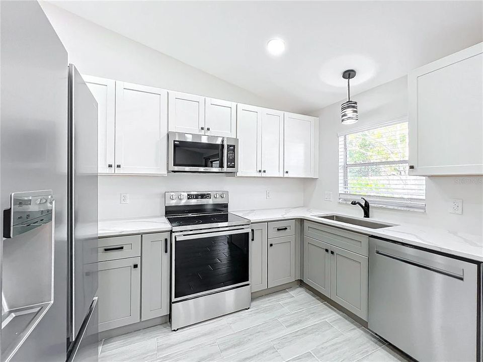 For Sale: $355,000 (2 beds, 2 baths, 1147 Square Feet)