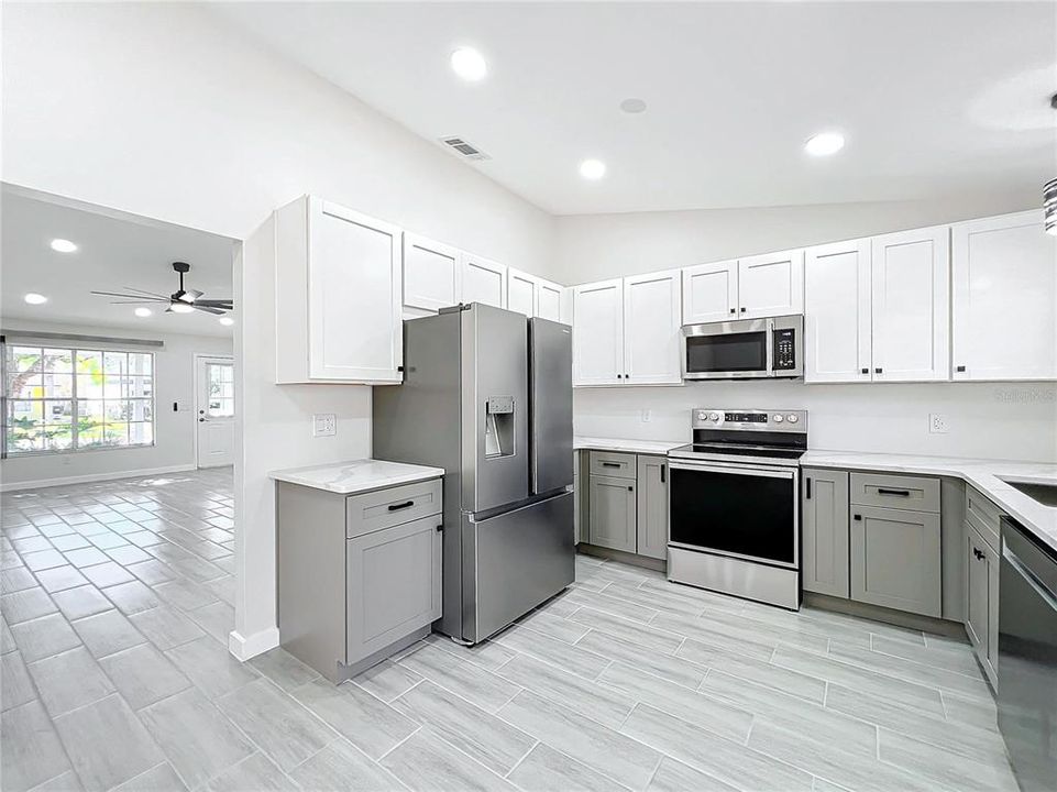 For Sale: $355,000 (2 beds, 2 baths, 1147 Square Feet)