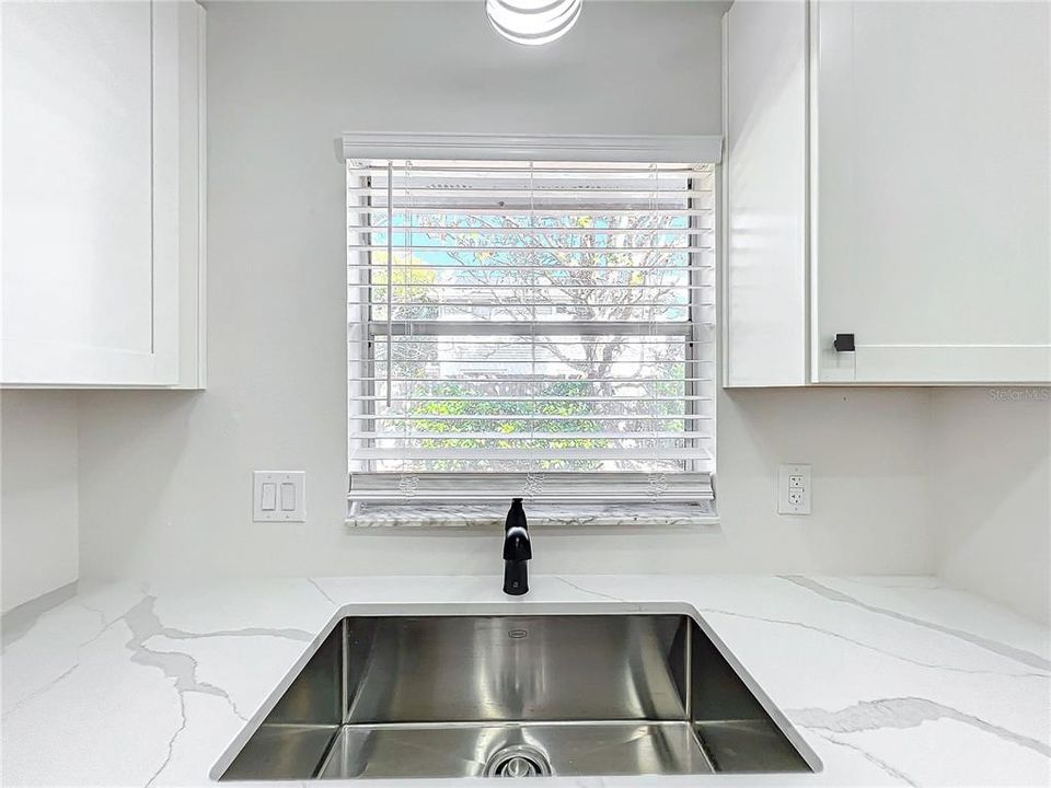 For Sale: $355,000 (2 beds, 2 baths, 1147 Square Feet)