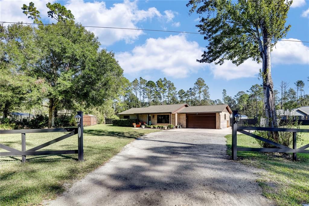 For Sale: $524,900 (3 beds, 2 baths, 1215 Square Feet)