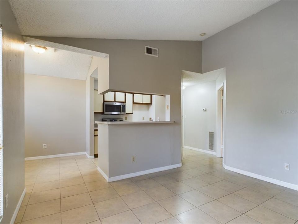 For Rent: $2,500 (1 beds, 1 baths, 581 Square Feet)