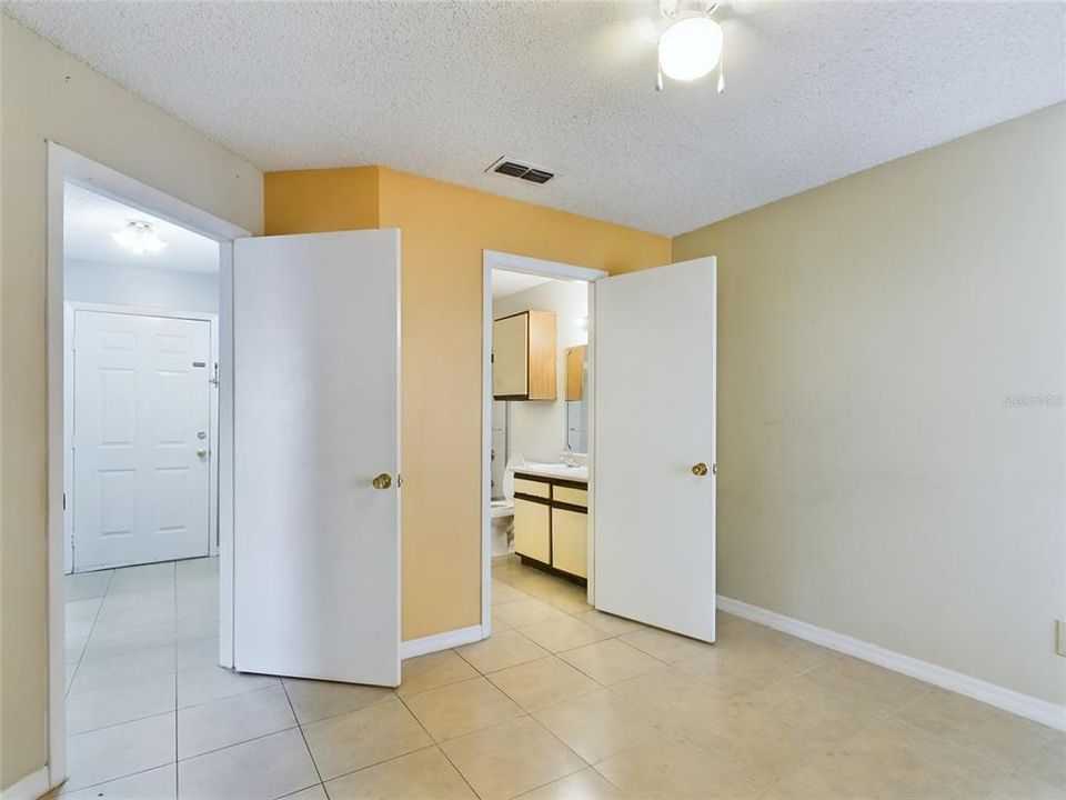 For Rent: $2,500 (1 beds, 1 baths, 581 Square Feet)