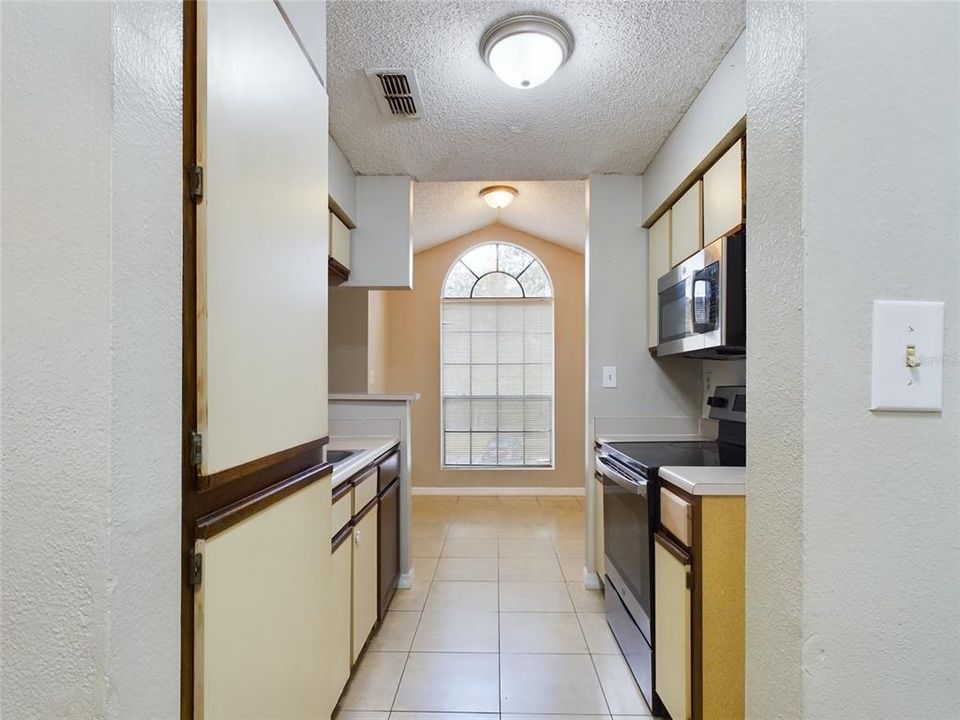 For Rent: $2,500 (1 beds, 1 baths, 581 Square Feet)