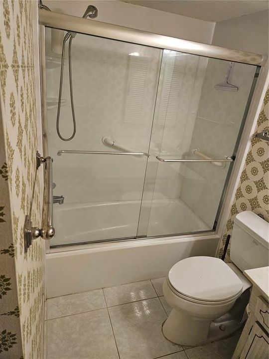 Shower/Bathtub.