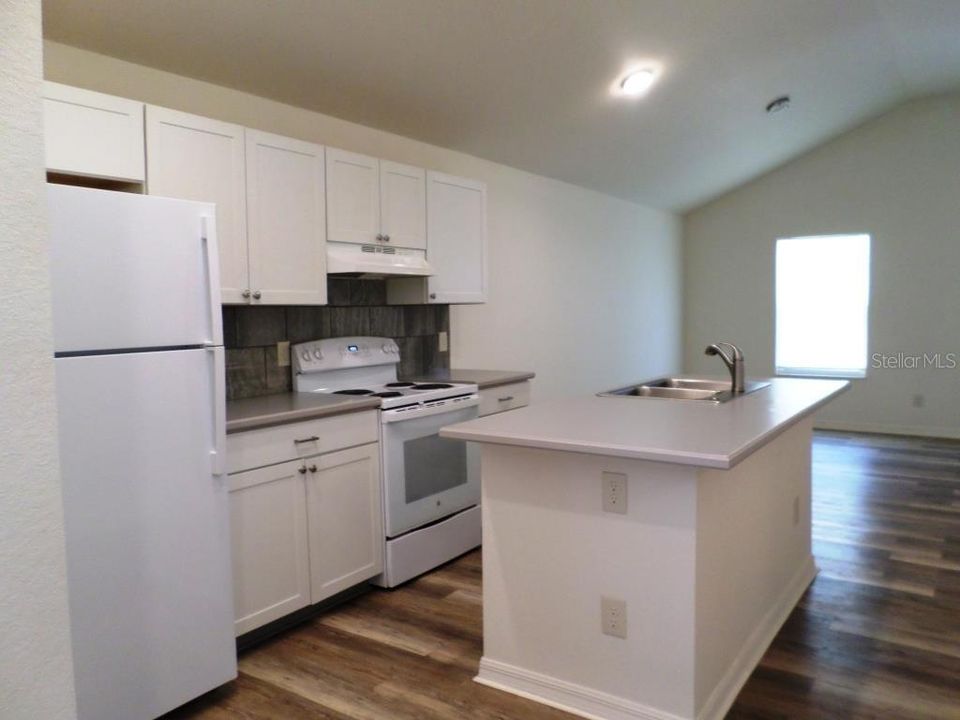 Active With Contract: $179,000 (2 beds, 2 baths, 825 Square Feet)