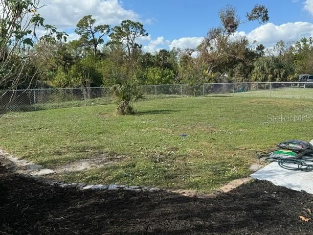 Huge Fenced in Back Yard