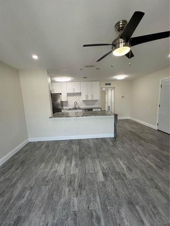 For Rent: $1,875 (1 beds, 1 baths, 702 Square Feet)