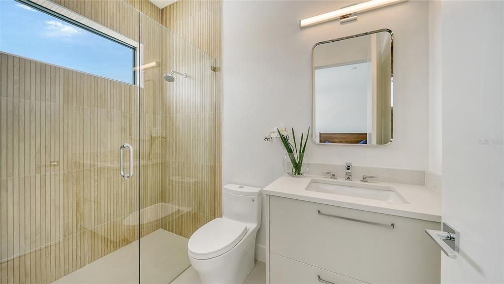 En-Suite Bathroom #4