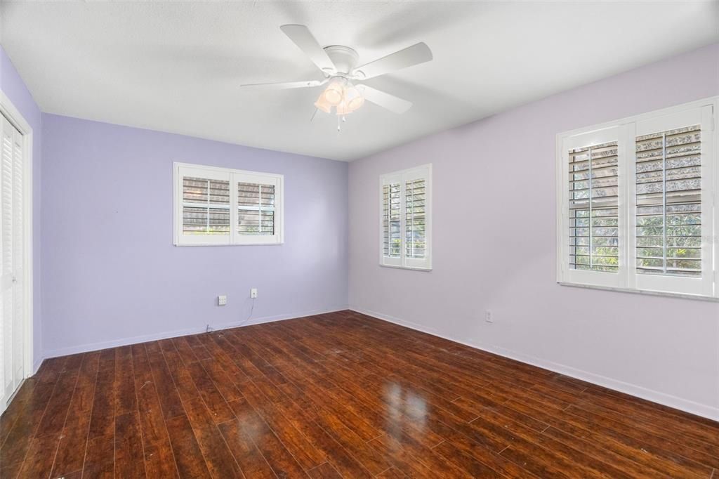 Guest bedroom with laminate flooring