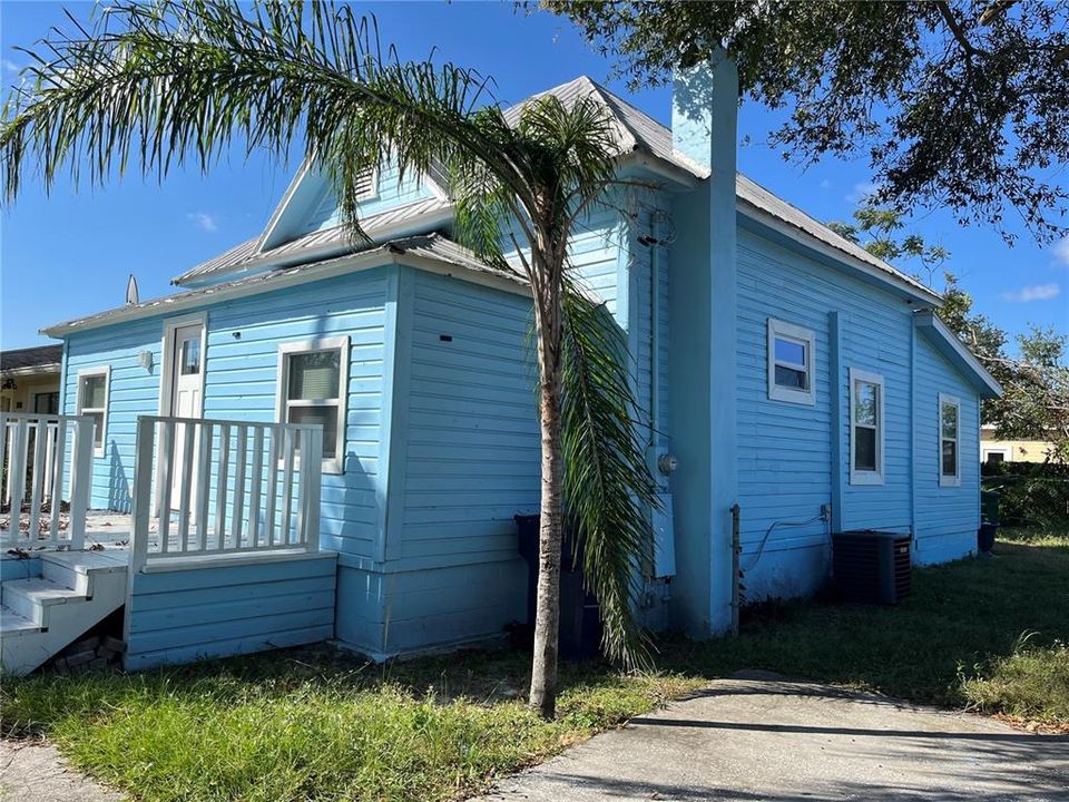 For Sale: $490,000 (3 beds, 2 baths, 1152 Square Feet)