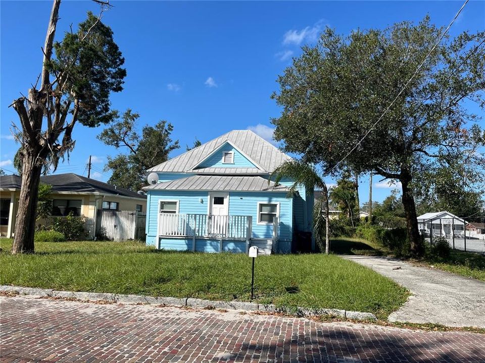 For Sale: $490,000 (3 beds, 2 baths, 1152 Square Feet)