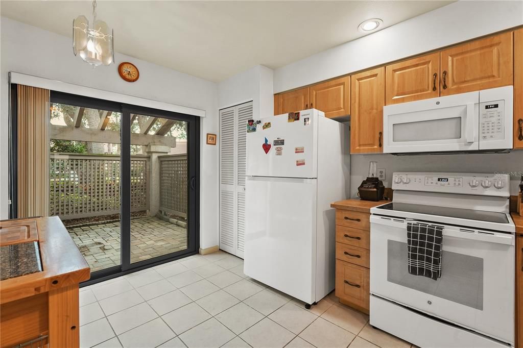 For Sale: $359,000 (2 beds, 2 baths, 1213 Square Feet)