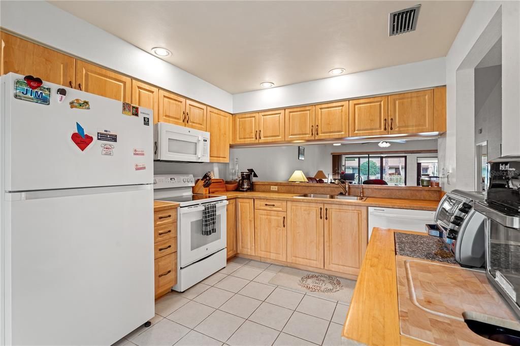 For Sale: $359,000 (2 beds, 2 baths, 1213 Square Feet)