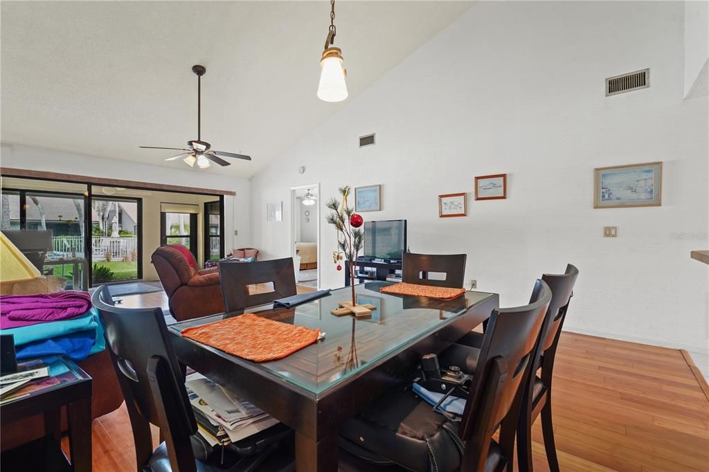 For Sale: $359,000 (2 beds, 2 baths, 1213 Square Feet)