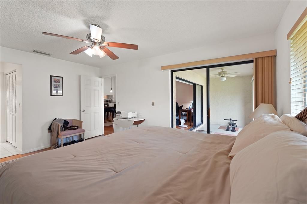 For Sale: $359,000 (2 beds, 2 baths, 1213 Square Feet)