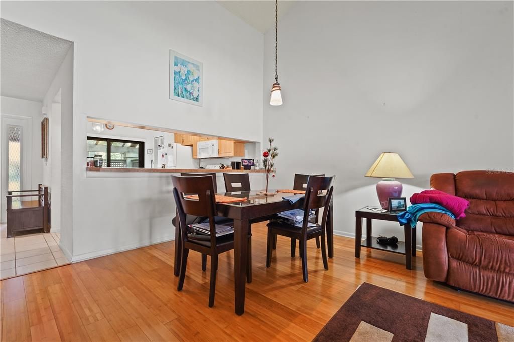 For Sale: $359,000 (2 beds, 2 baths, 1213 Square Feet)