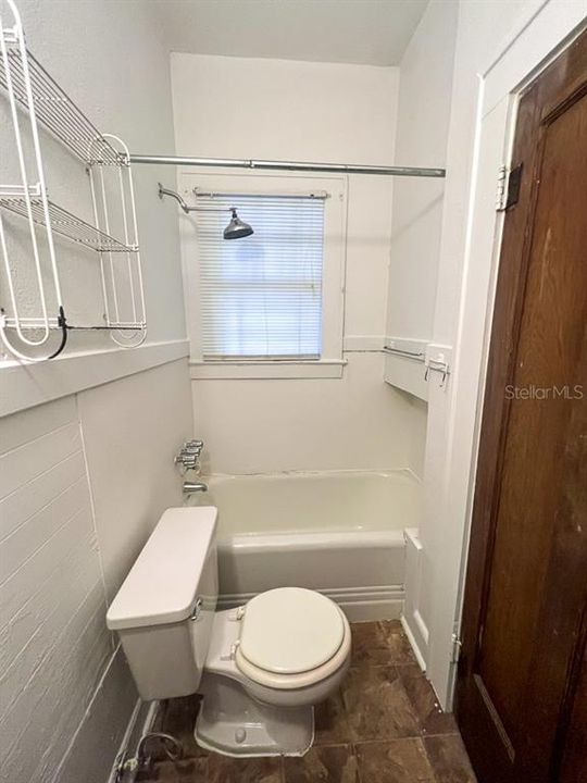 For Rent: $1,175 (1 beds, 1 baths, 850 Square Feet)