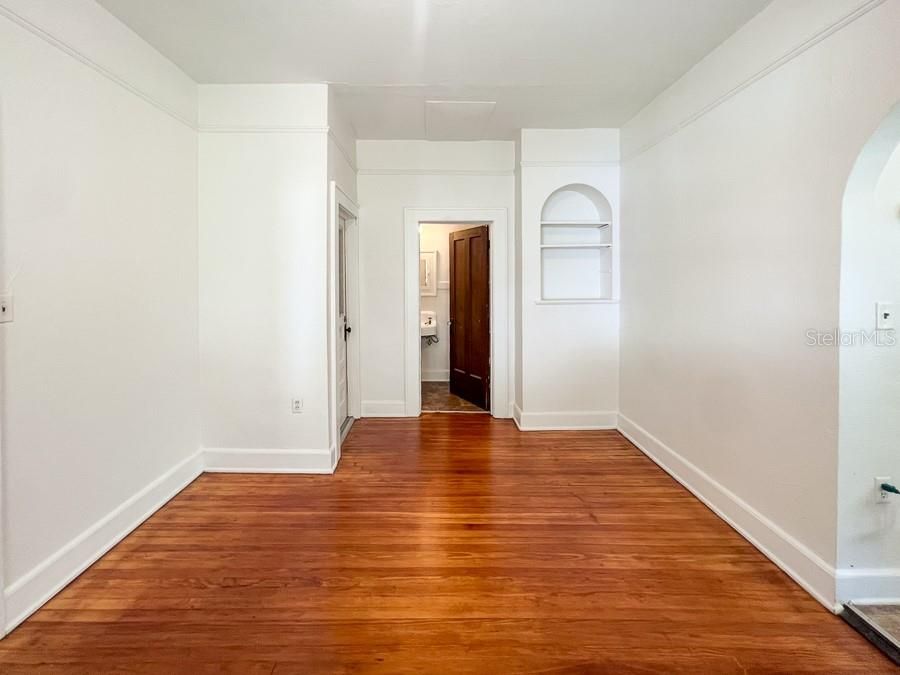 For Rent: $1,175 (1 beds, 1 baths, 850 Square Feet)