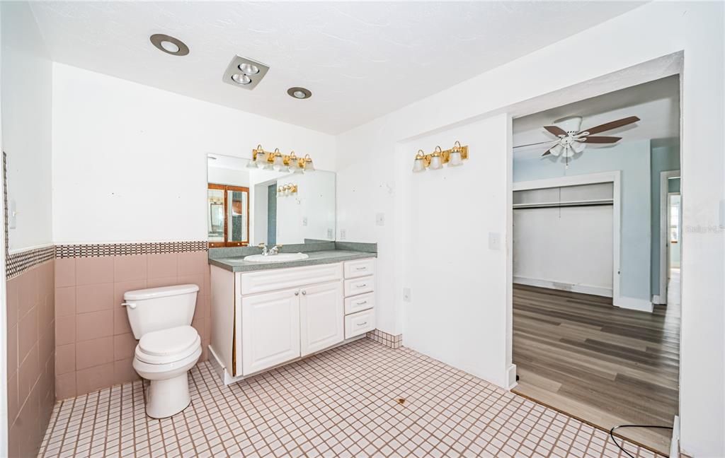 For Sale: $625,000 (2 beds, 2 baths, 1328 Square Feet)