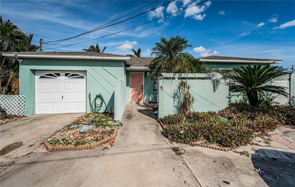 For Sale: $625,000 (2 beds, 2 baths, 1328 Square Feet)