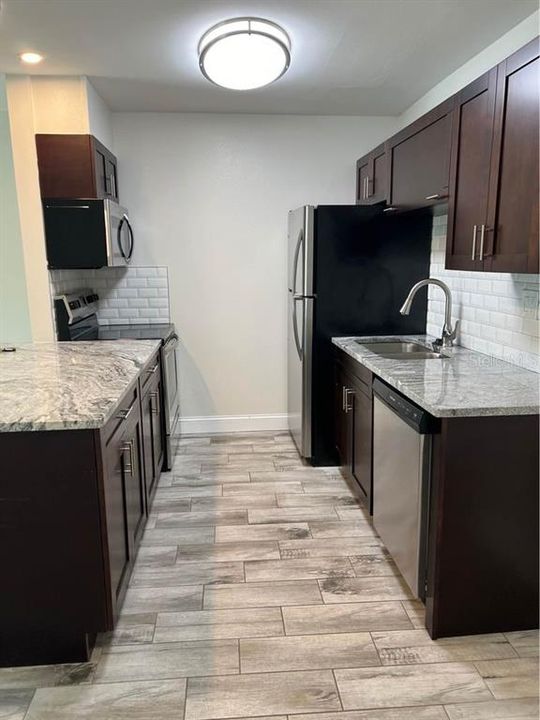 For Rent: $1,850 (1 beds, 1 baths, 702 Square Feet)