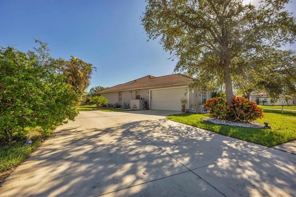 For Sale: $599,000 (3 beds, 2 baths, 1985 Square Feet)