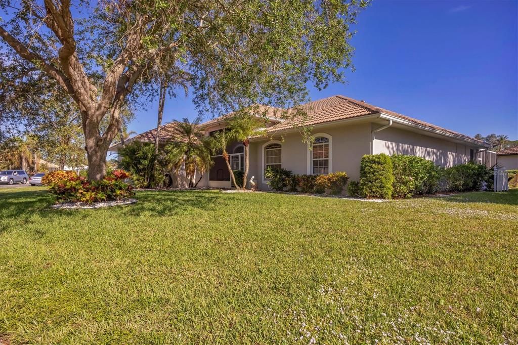 For Sale: $599,000 (3 beds, 2 baths, 1985 Square Feet)