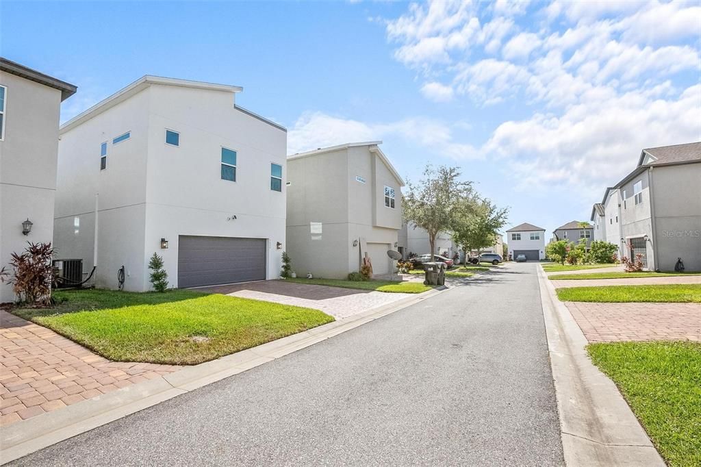 For Sale: $520,000 (3 beds, 2 baths, 1904 Square Feet)