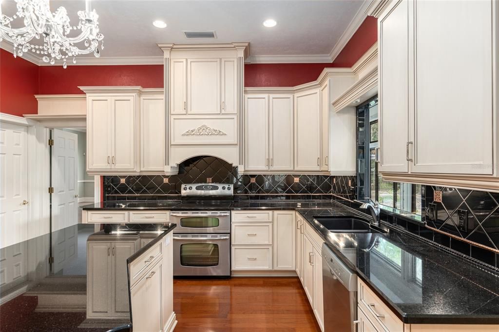 DISTINCTIVE WOOD CABINETRY