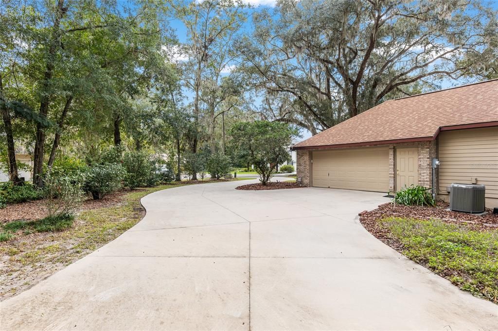 LOOKING BACK TO STREET FROM END OF DRIVEWAY