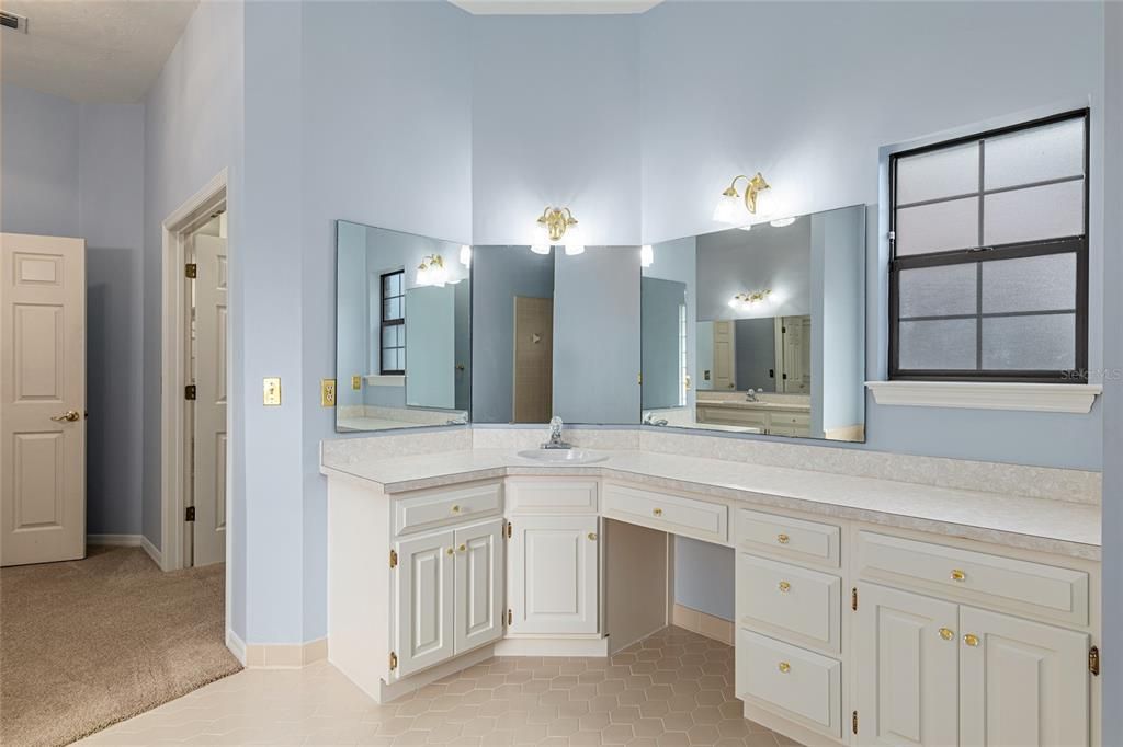 2ND VANITY AND DRESSING TABLE AREA IN OWNER'S BATH