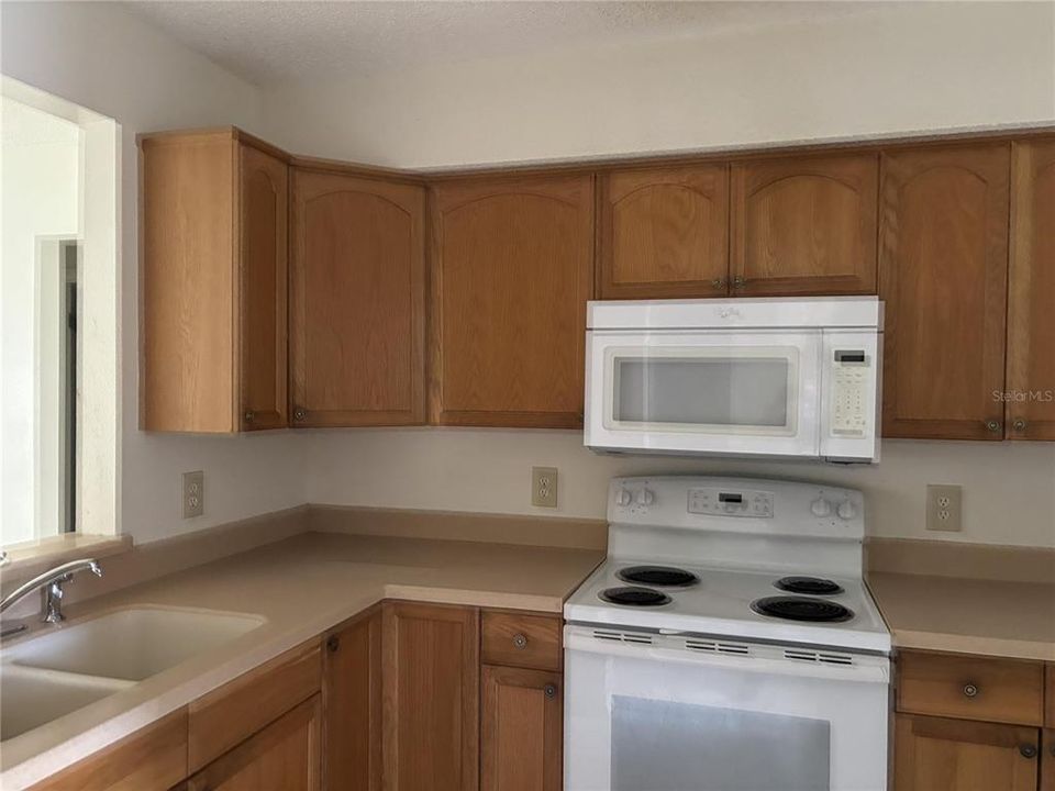 For Rent: $1,400 (2 beds, 1 baths, 850 Square Feet)