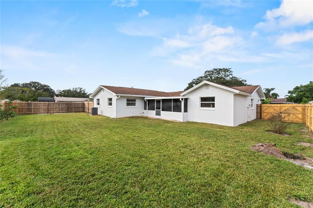 Large fully fenced back yard with 10' double entry gate