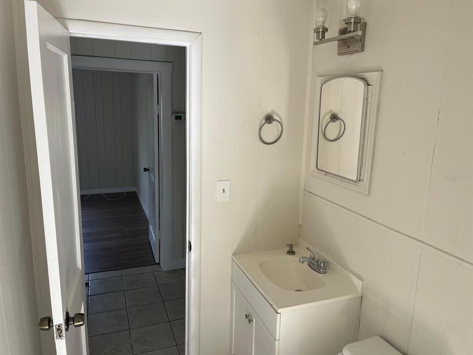 For Sale: $209,900 (2 beds, 1 baths, 996 Square Feet)