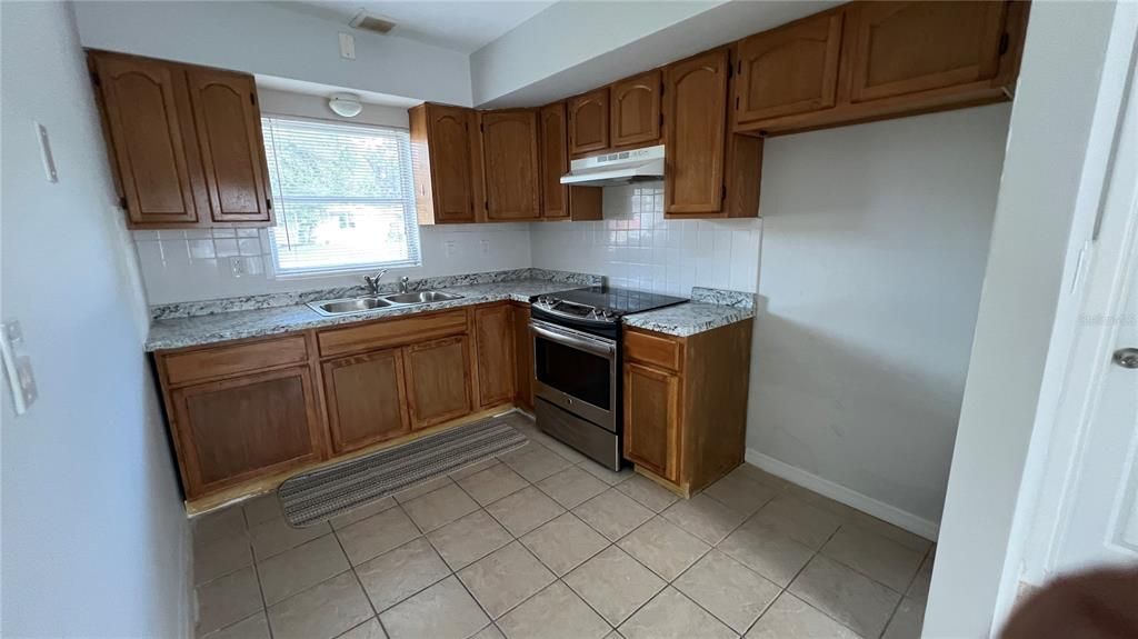 For Sale: $239,000 (2 beds, 1 baths, 1227 Square Feet)